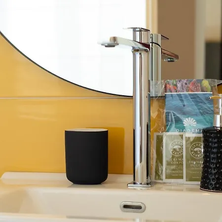 1428 בית הארחה